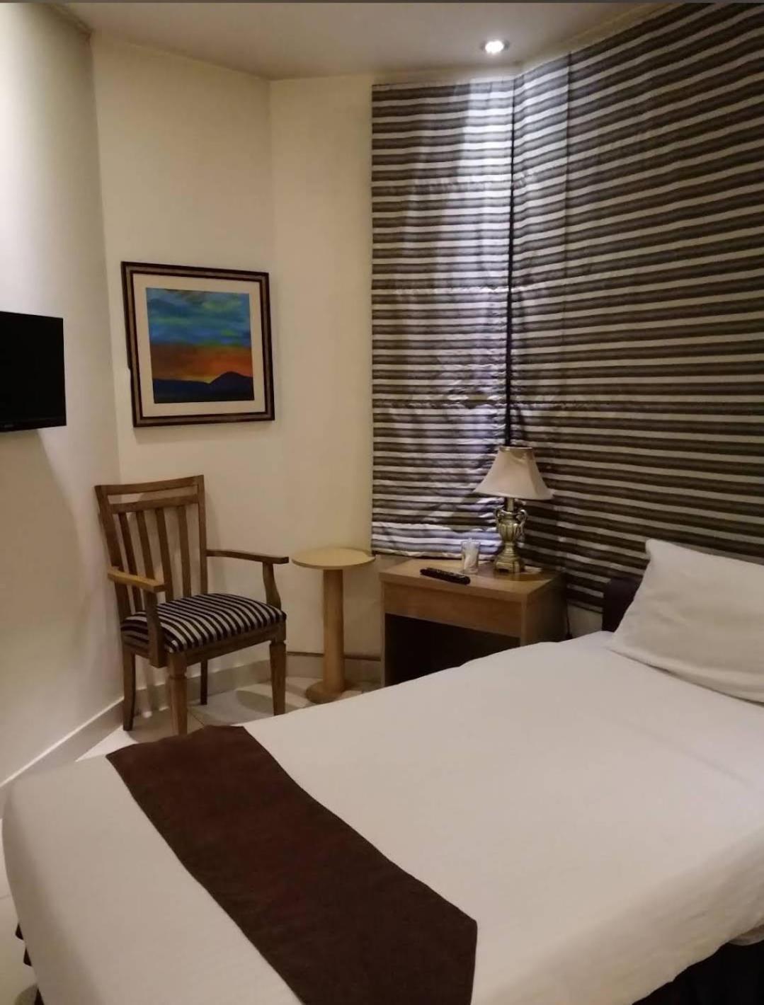 Panoramic Hotel Lahore Bagian luar foto
