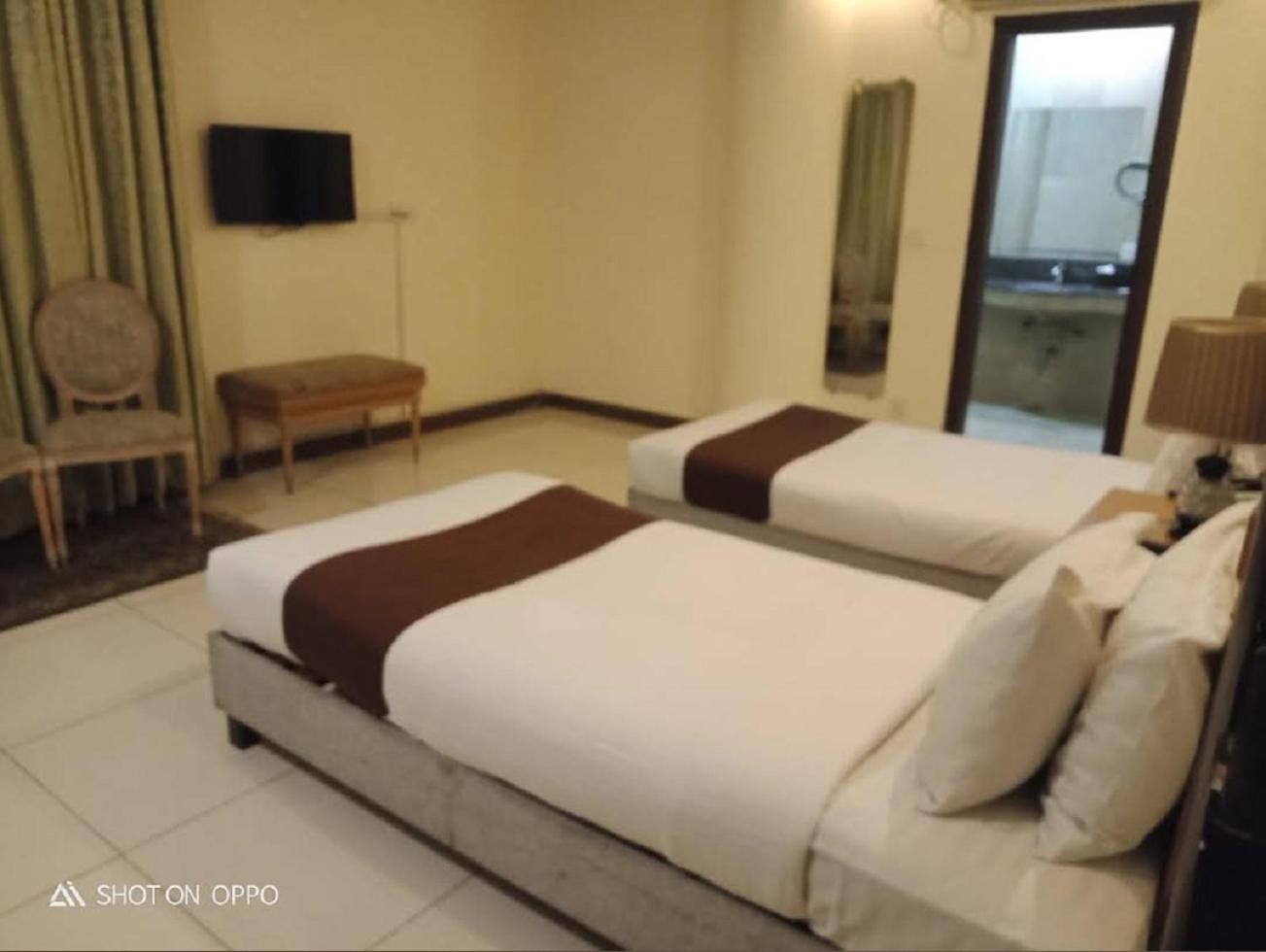 Panoramic Hotel Lahore Bagian luar foto