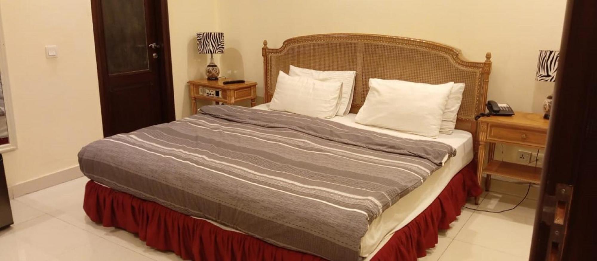 Panoramic Hotel Lahore Bagian luar foto