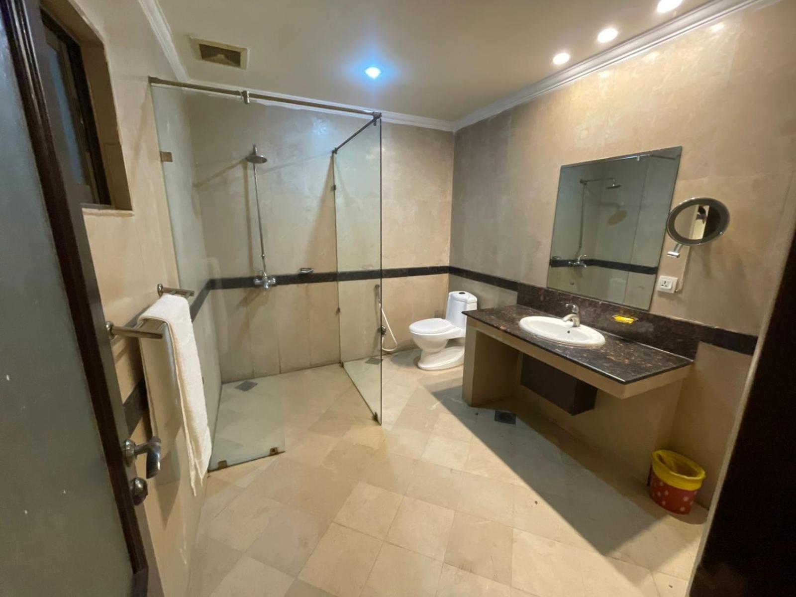 Panoramic Hotel Lahore Bagian luar foto