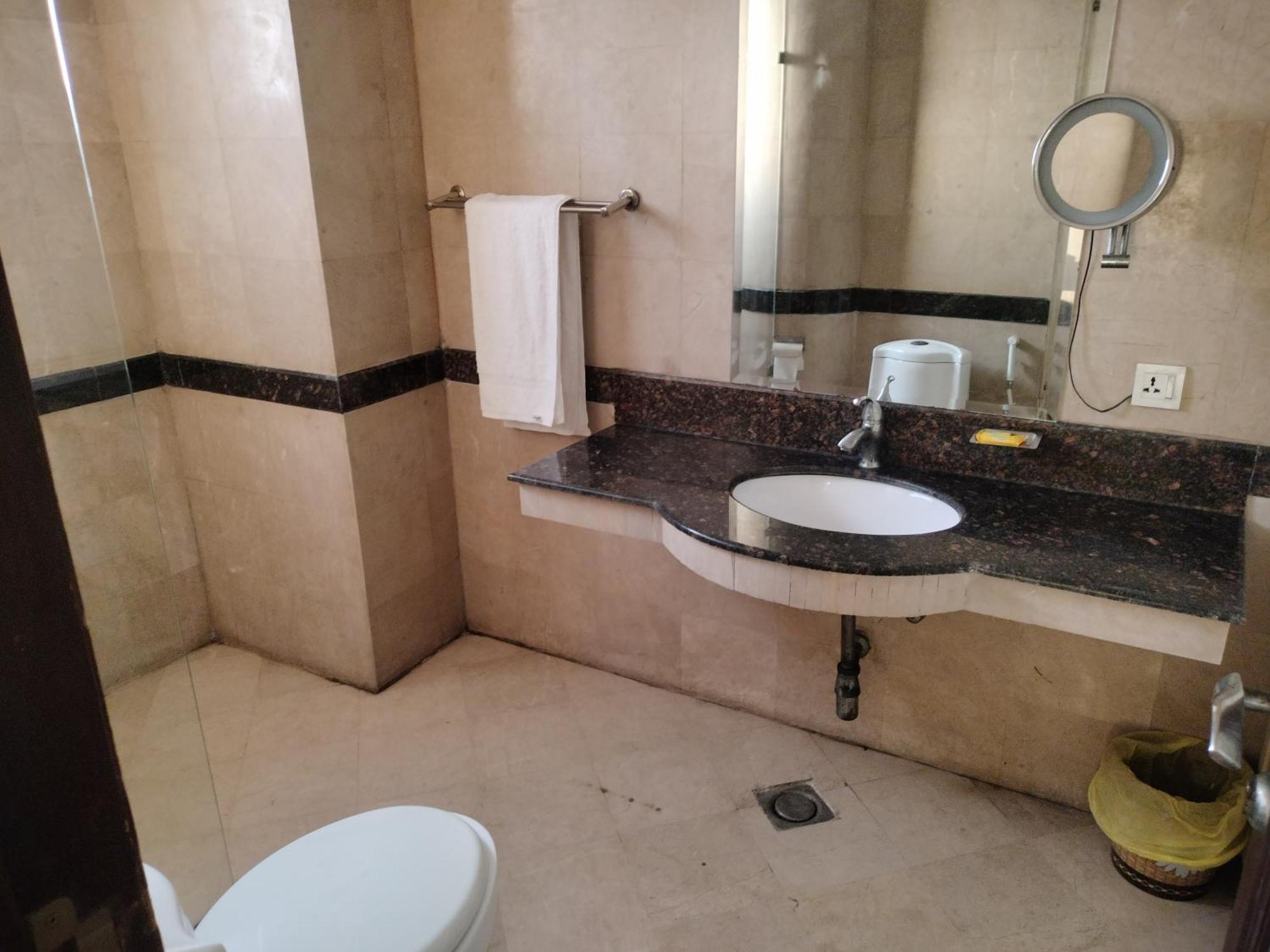 Panoramic Hotel Lahore Bagian luar foto