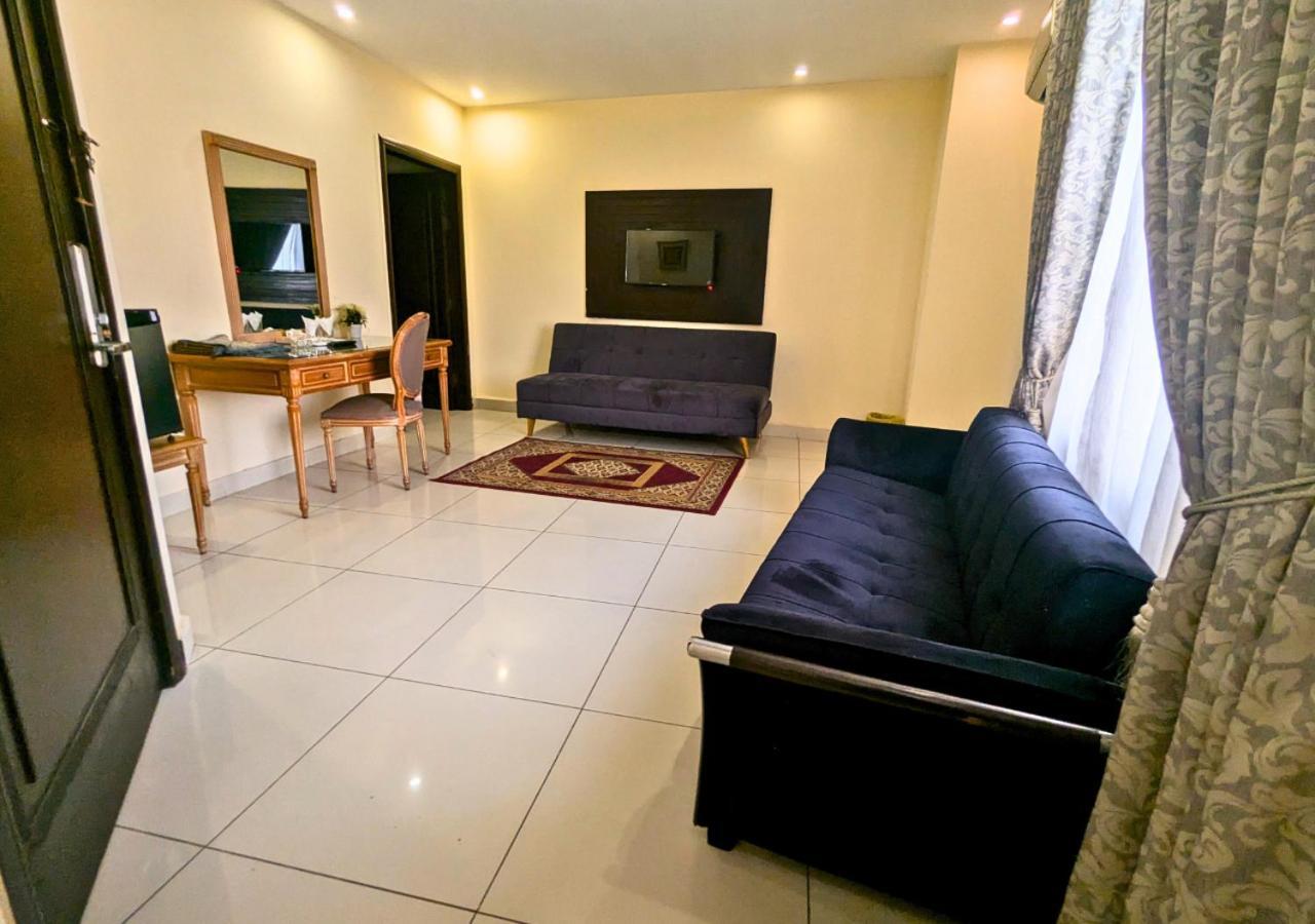 Panoramic Hotel Lahore Bagian luar foto